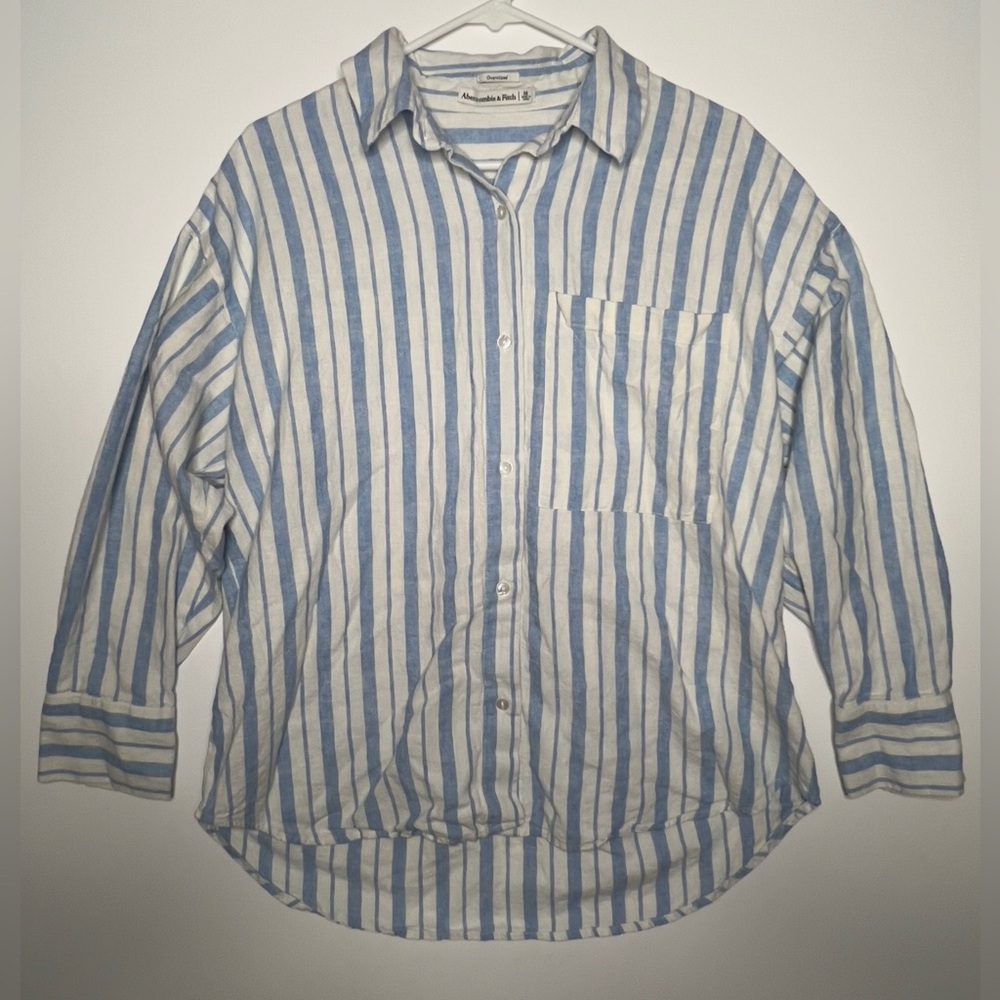Abercrombie & Fitch Blue and White Casual Button Down Shirt woman’s M Oversized